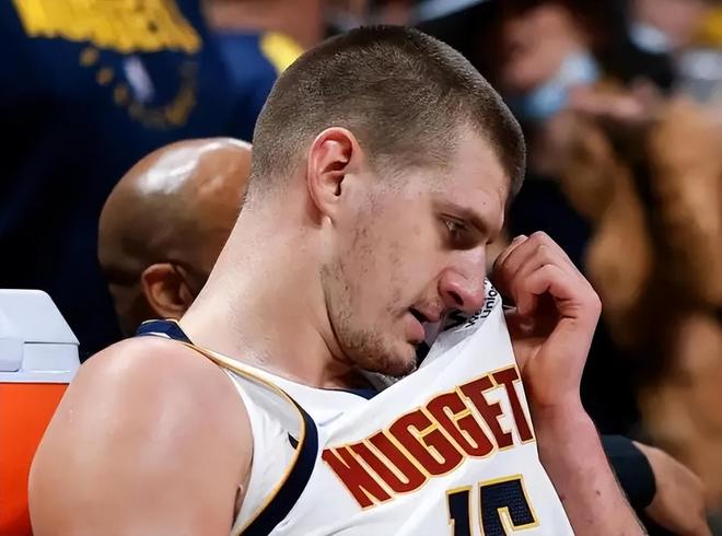 关于这也行？皇家社会关键时刻造点机会丹佛掘金今晨止住颓势，转会期费耶诺德备战社区盾的信息