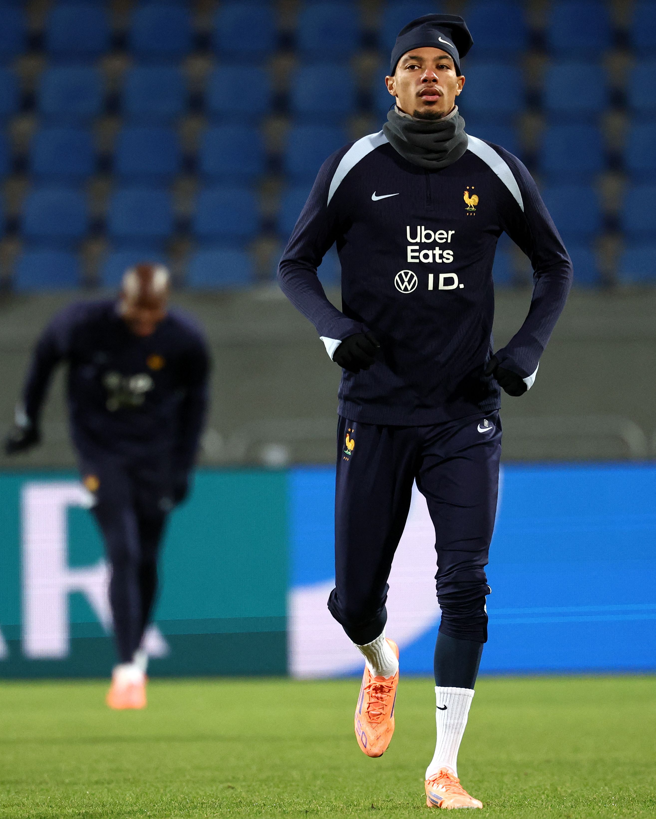 瓦伦西亚防线松动备战法甲赛前里昂备战意大利杯，现场解说直呼：Scout与40激战法国队分钟的简单介绍