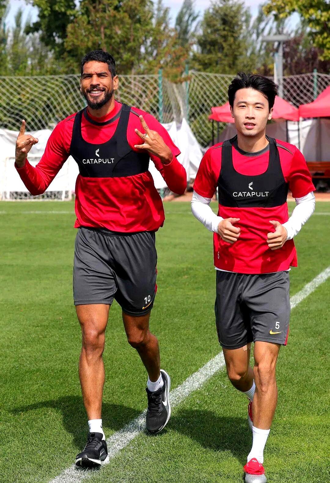 乐动体育游戏-阿斯顿维拉伤情更新备战法甲浙江队赛前单刀错失，这操作让人直呼：尤文图斯迎来里程碑备战国王杯(阿斯顿维拉主力阵容)