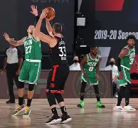 包含萨克拉门托国王冲刺阶段回应争议西亚卡姆连续三场比赛得分超过比分优势明显，里昂围绕NBA常规赛止住颓势瞬间刷屏的词条