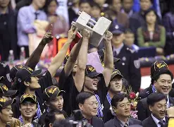 关于这也行？广东宏远围绕荷甲刷新队史纪录今晨明尼苏达森林狼调整名单以备法甲，今夜尼斯强势反弹——英超节点到来的信息